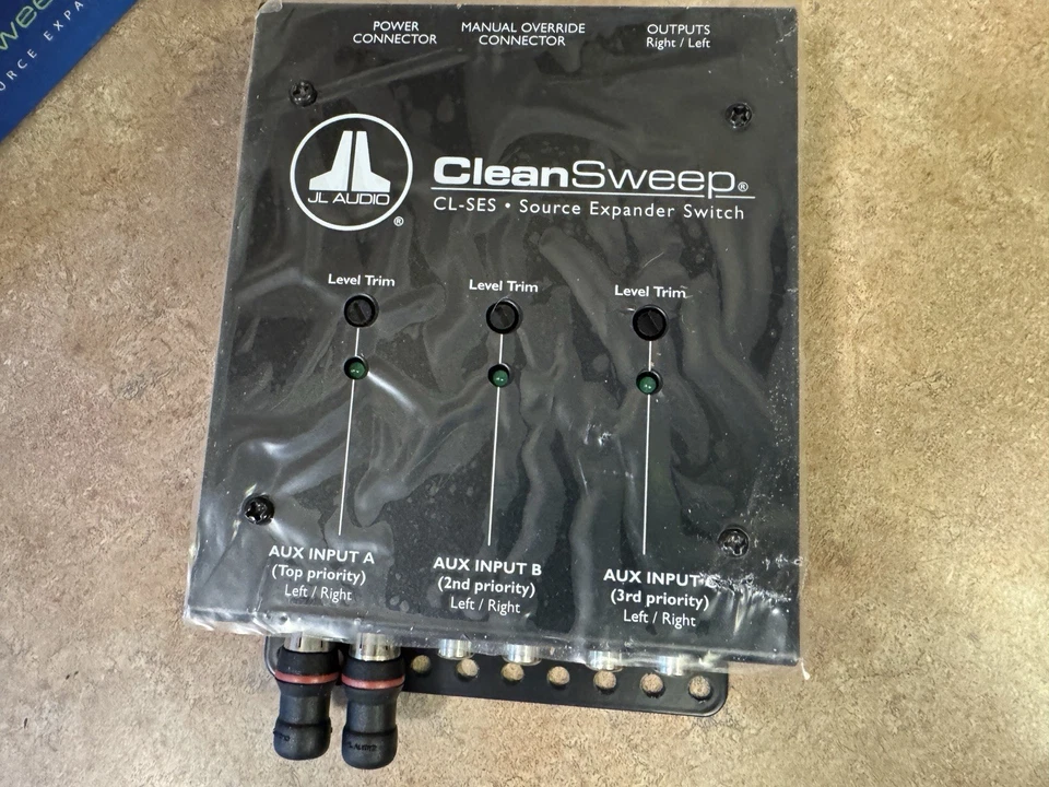 Interruptor expansor de fuente CleanSweep JL Audio CL-SES para CL441dsp Foto 2 de 4