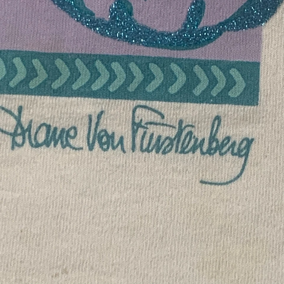 Camiseta De Colección Diane Von Furstenberg Para Mujer 2X Blanca Manga Corta Floral Estrás Foto 3 de 4