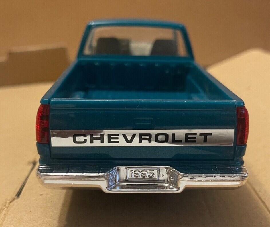 1993 AMT Chevrolet C-1500 Extended Cab Promo Truck 1/25 Scale Teal