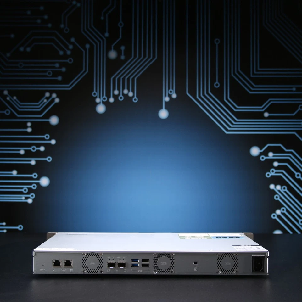 QNAP Turbo Station TS-435XeU-8G // 2x 10Gb SFP+, 2x Gb LAN, 2x 250 GB NVMe - Bild 3 von 3