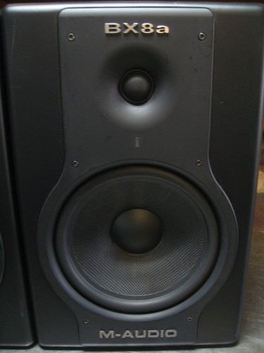 M-Audio BX8a Deluxe Speakers - Picture 3 of 6
