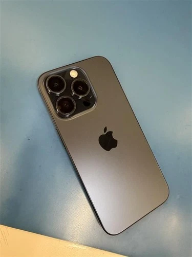 Apple iPhone 15 Pro  256GB Blue Titanium  Message Stock (Battery Health 90%)