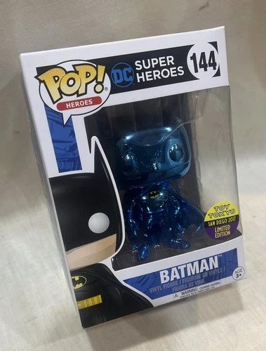 Funko Pop Batman Blue Chrome Toy Tokyo SDCC San Diego 2017 In pop Protector LE