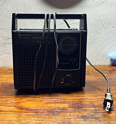 Vintage Sanyo RP-5225 FM/AM Portable Radio Receiver - Tested & Working ReadDESC!