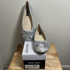 New Nine West Women’s Silver Sequin Flats, Size 7