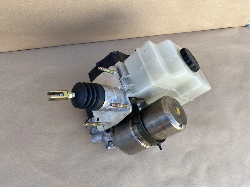 01-07 Unidad de cilindro maestro de freno ABS 47050-60042 Lexus LX470 Toyota Land Cruise Foto 2 de 4