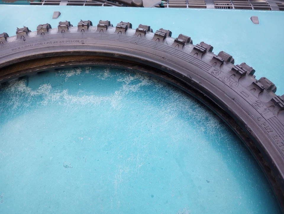  Neumático delantero Harley Davidson MX250 1978 como nuevo. Neumático delantero Cheng Shin NOS 3,00x21 Foto 3 de 4