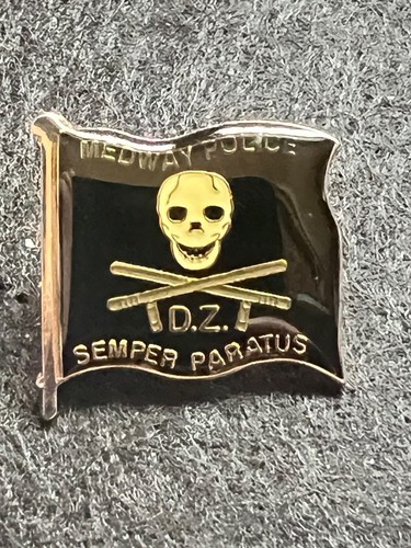 MEDWAY POLICE D.Z. SKULL & CROSSED TRUNCHEONS SEMPER PARATUS PIN BADGE - Picture 9 of 9