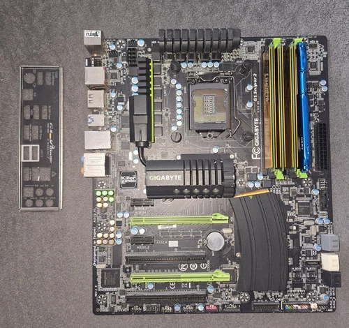 GIGABYTE G1.Sniper 2 Gaming-Mainboard – Intel Z68 Sockel 1155 + 14GB DDR3 RAM