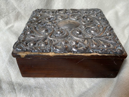 RARE ANTIQUE 1905 SILVER EPPOUSE / CHASED / PIERCED TOP 6" WOOD BOX +PADDED TOP - Picture 6 of 12