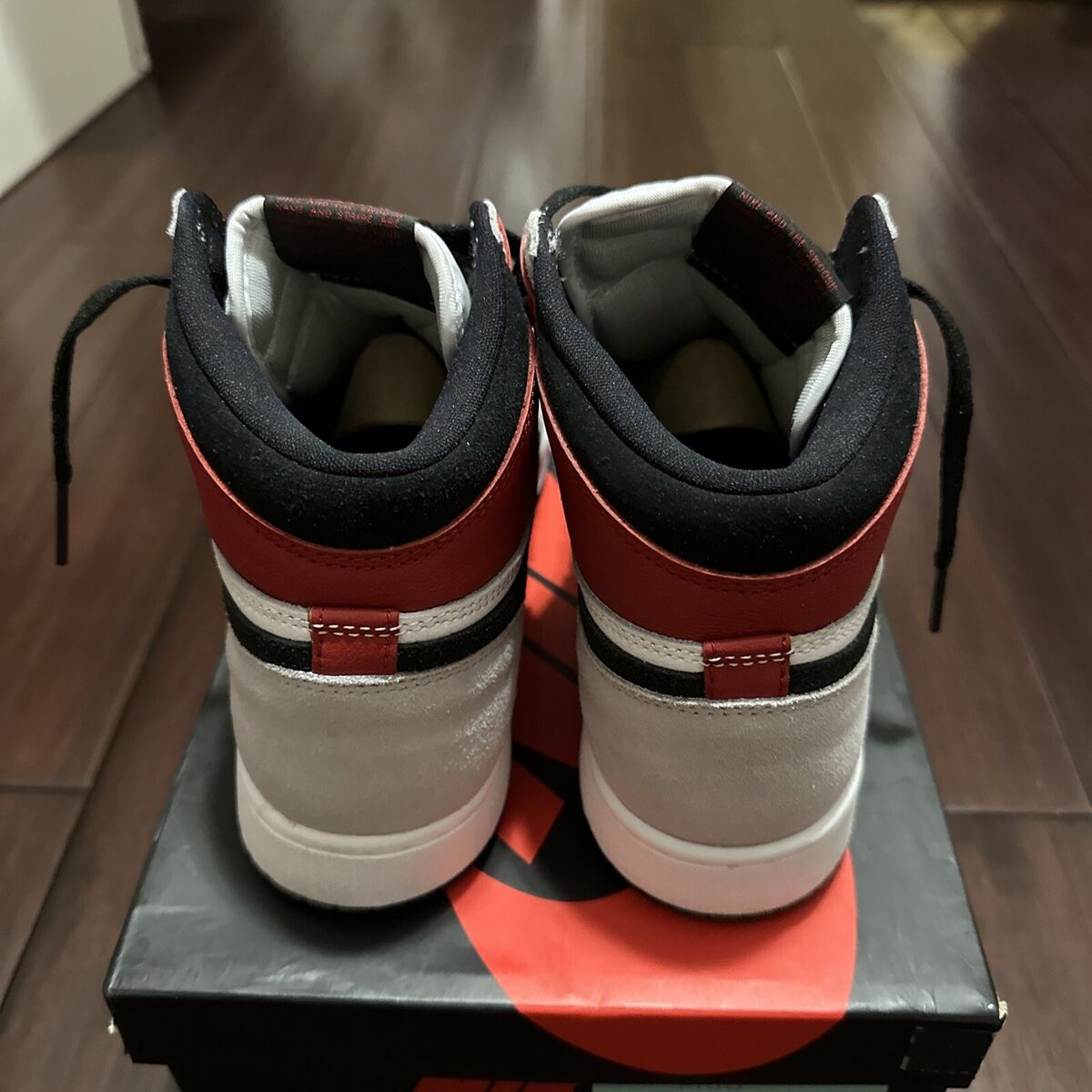 Nike Air Jordan 1 Retro High Nike Air Jordan 1 Retro High