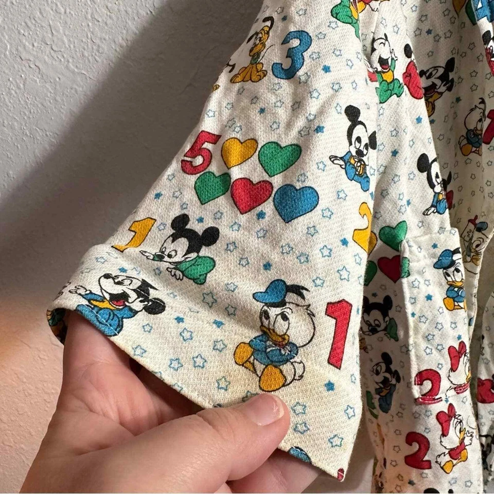 复古迪士尼幼儿长袍,70 年代 80 年代新奇印花米奇和朋友,OSFM — 第 2/4 张图片