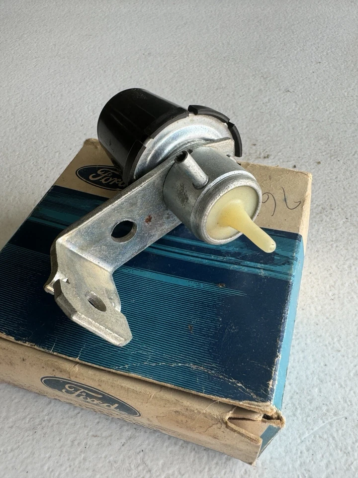 Válvula de control de vacío distribuidor de motor Ford Bronco 302 1968-1969 NOS  Foto 3 de 3