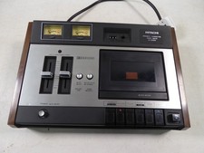 Platine cassette stéréo vintage Hitachi D-2330, très propre et fonctionnelle.