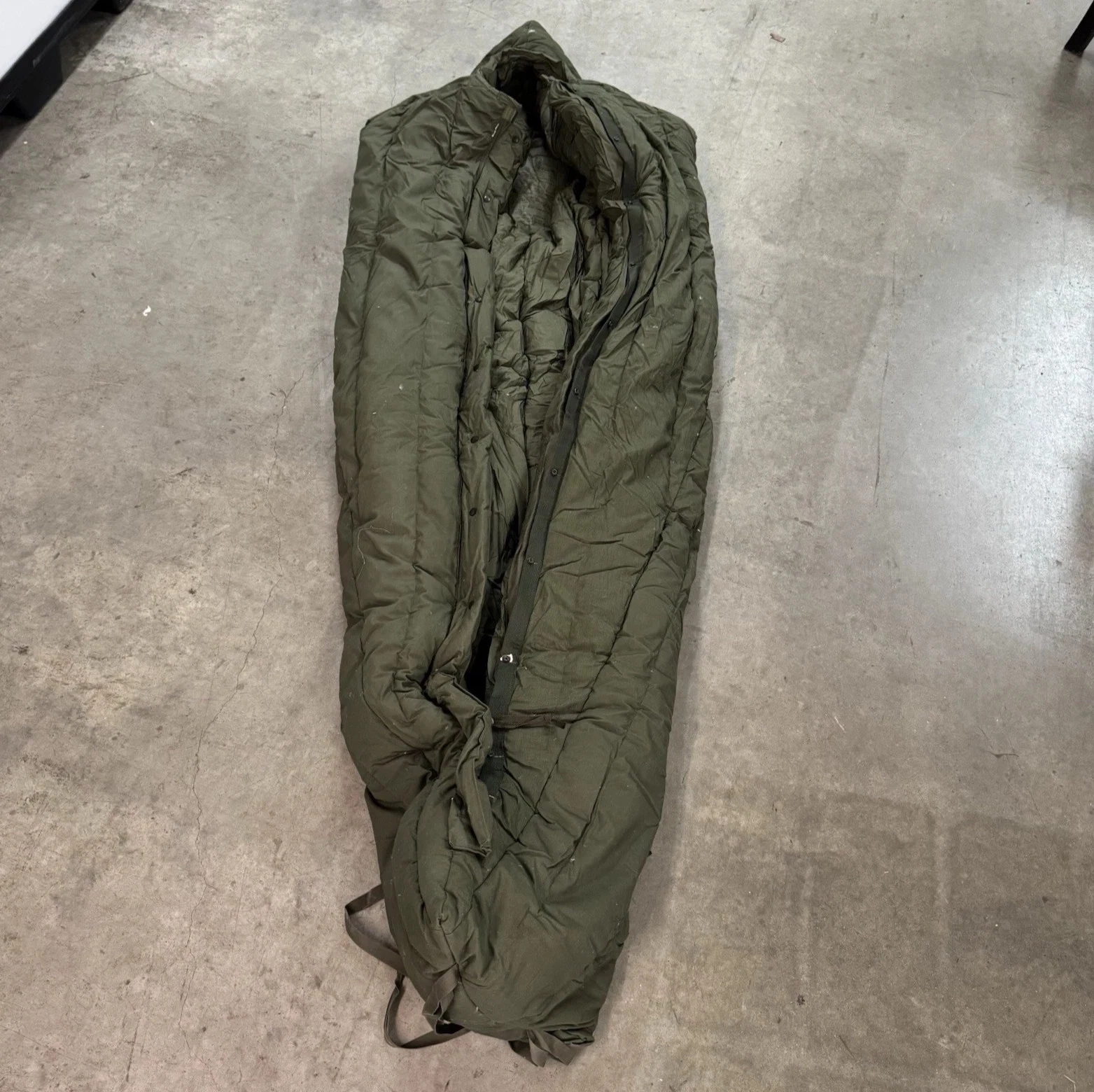 Extreme Cold Weather Mummy Sleeping Bag - Green (8465-01-033-8057)