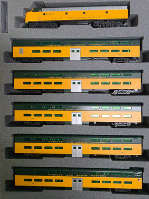106-104 KATO N SCALE C&NW EMD E8A PULLMAN BI-LEVEL 400 TRAIN 6-UNIT SET NEU