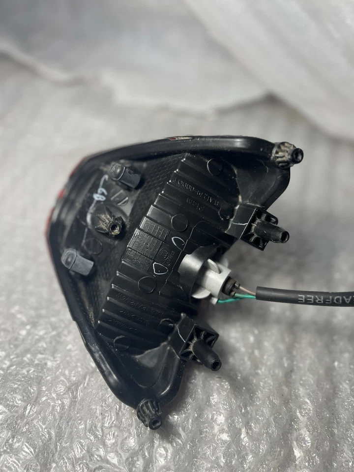 Honda CBR300R 2015-2019 OEM CONJUNTO DE LUCES TRASERAS CON BOMBILLA. BUEN ESTADO Foto 3 de 4