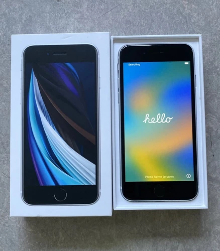 iPhone SE 2020 64 GB segunda generaciรณn restablecido y desbloqueado A2296 caja y telรฉfono muestra 79% baterรญa-