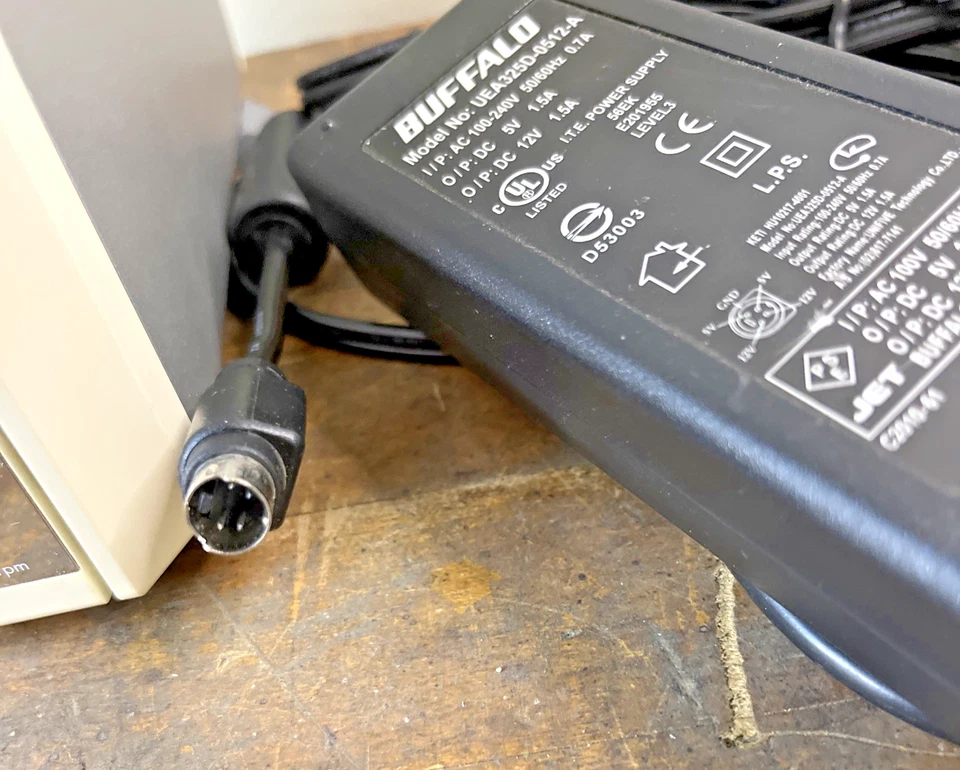 Disco duro externo de escritorio Buffalo DriveStation 160 GB USB 2.0 HD-HB160U2 alimentación Foto 4 de 4