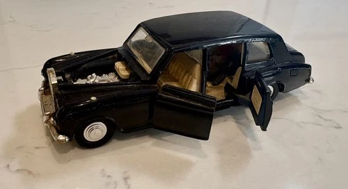 Vintage Dinky Toys Black Rolls Royce Phantom V 152 England Driver & 2 Passenger