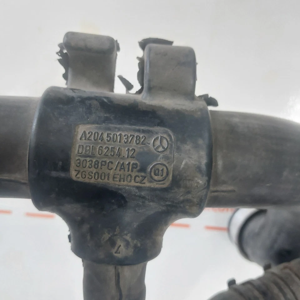 Tubo manguera radiador derecho mercedes benz w204 c200 c220 c230 a2045013782 Foto 3 de 4