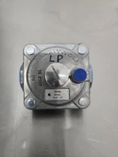 Maxitrol Gas Regulator RV48L for Propane 3/4" NPT, 1/2 PSIG, 5"-12" WC Outlet