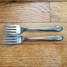 2ANTIQUE VINTAGE COLLECTIBLE FORKS 6" WM ROGERS MFG CO SILVER PLATE- EXTRA