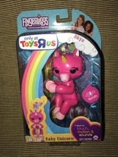New 2016 WowWee Toys R Us Exclusive Fingerlings Pink Magical Baby Unicorn Skye