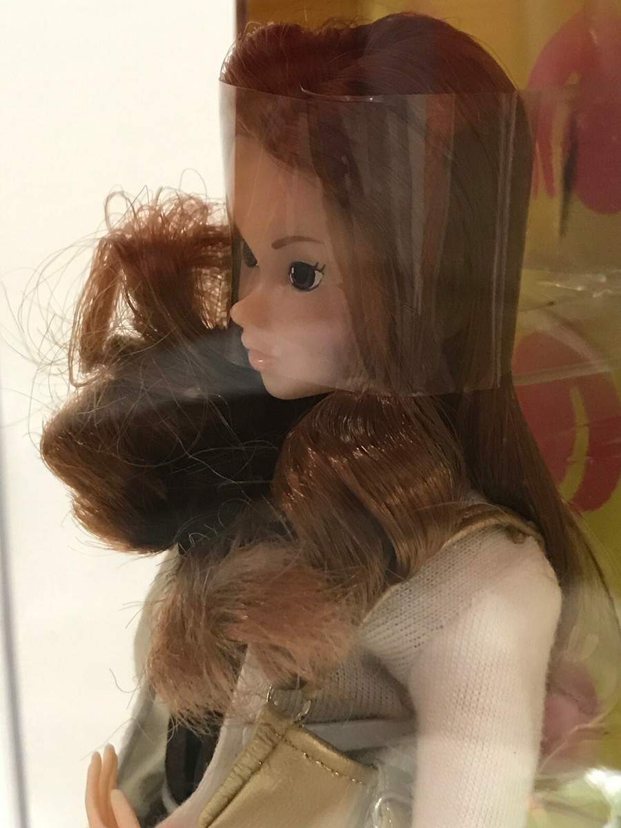 momoko ナイントゥファイブ／Nine to Five Momoko Nine to Five brunette with lovely curling hair white