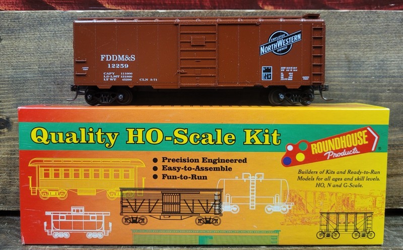 Roundhouse Products HO Guage FDDM&S NORTHWESTERN Box Car (12259)