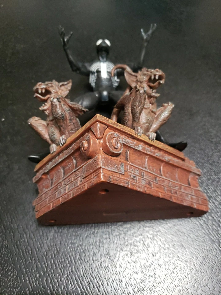 Figura Simbionte Negra WEB OF SPIDER-MAN MARVEL SELECT Diamante 2005 ~ Base Gárgola Foto 3 de 4