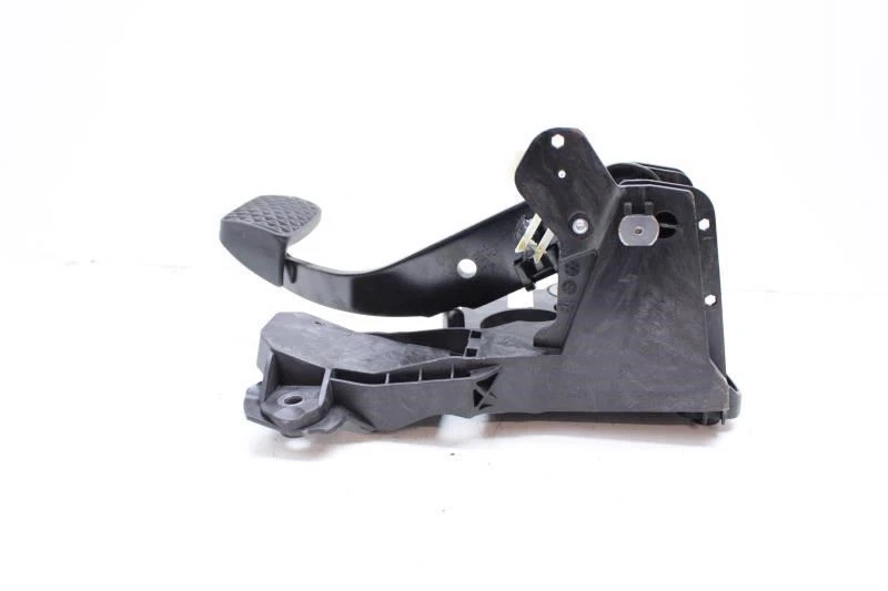 Pedal de parada de pie de freno Chevrolet Trax 2024-2025 con sensor de viaje 60009134 OEM Foto 4 de 4