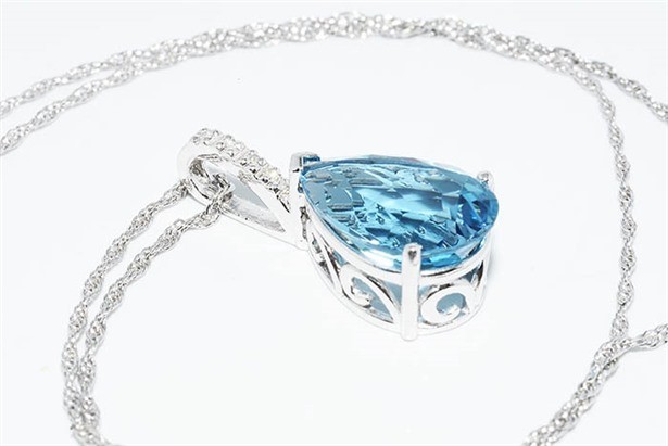 Collier topaze naturelle 4.25 carats en argent pour sublimer vos tenues