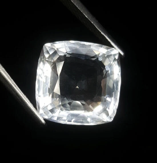 White sapphire deals loose stones