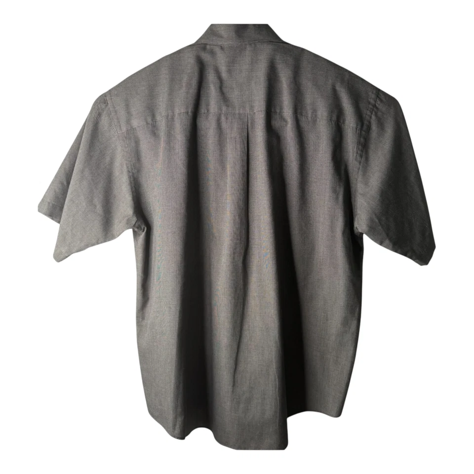 Van Heusen Wrinkle /Stain free Short Sleeve Button up Point Collar/Pocket - Image 2 of 4