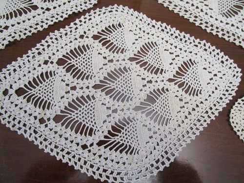 JUEGO DE SIETE DOILIES DE GANCHILLO CON FORMA DE DIAMANTE DISEÑO PIÑA - Imagen 3 de 8