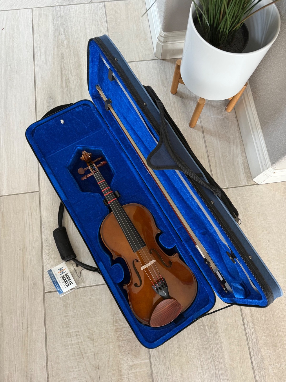 Viola orchestra Instrument - great condition includes case, bow