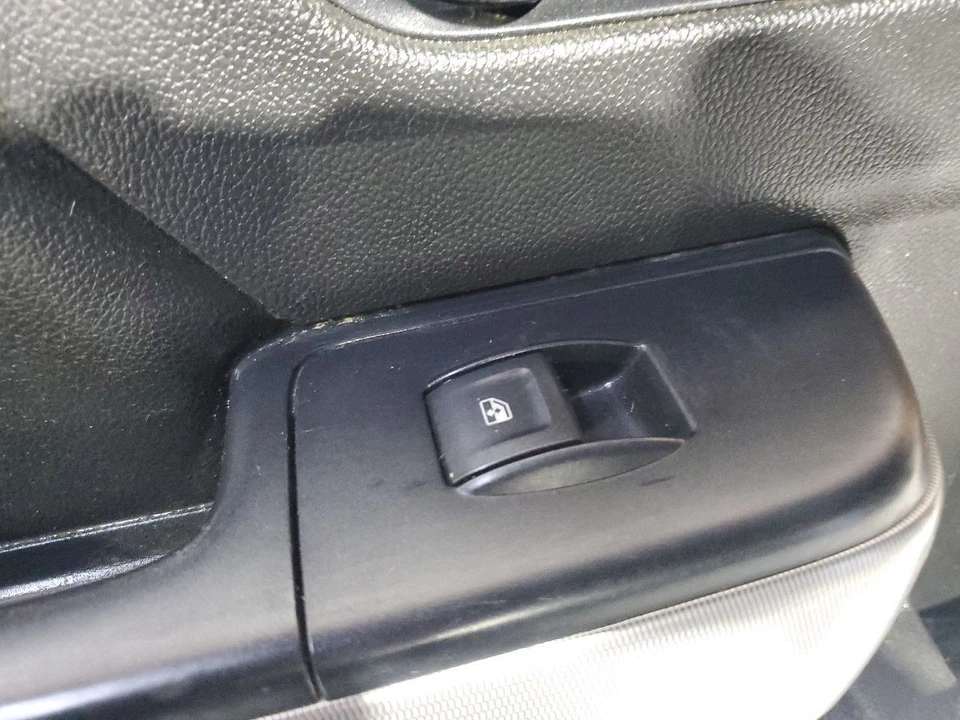 Chevrolet Silverado 2500 2016 OEM panel de moldura de puerta trasera izquierda Foto 4 de 4