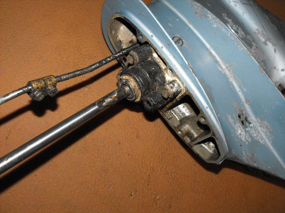 DM3C8926 1979 Evinrude 9.9 HP 10955B Long 20" Lower Unit PN 0388001 Fits 79-94 - Image 3 of 4