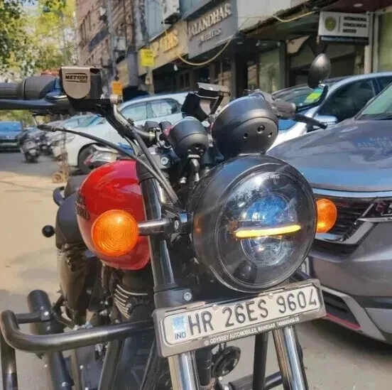 Faro LED de 7" apto para Royal Enfield Classic Reborn 350 Foto 4 de 4