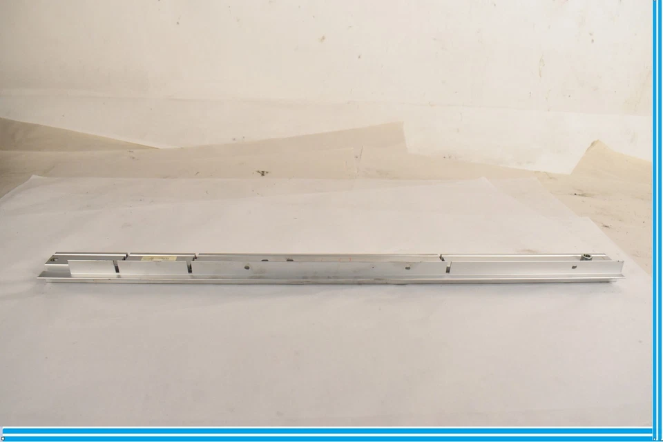 2007- 2012 BMW X5 - REAR RIGHT SEAT RAIL / CHANNEL - Image 4 of 4