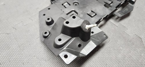 2016 CAMARO SS ECM Control Module Bracket - 23365894 - OEM - Picture 4 of 10