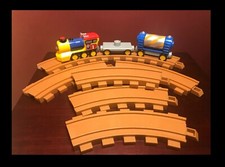 LOT OF 10 PIECES TOY STATE INDUSTRIAL 3 MAGNETIC TRAIN CARS  7 TRACK PIECES