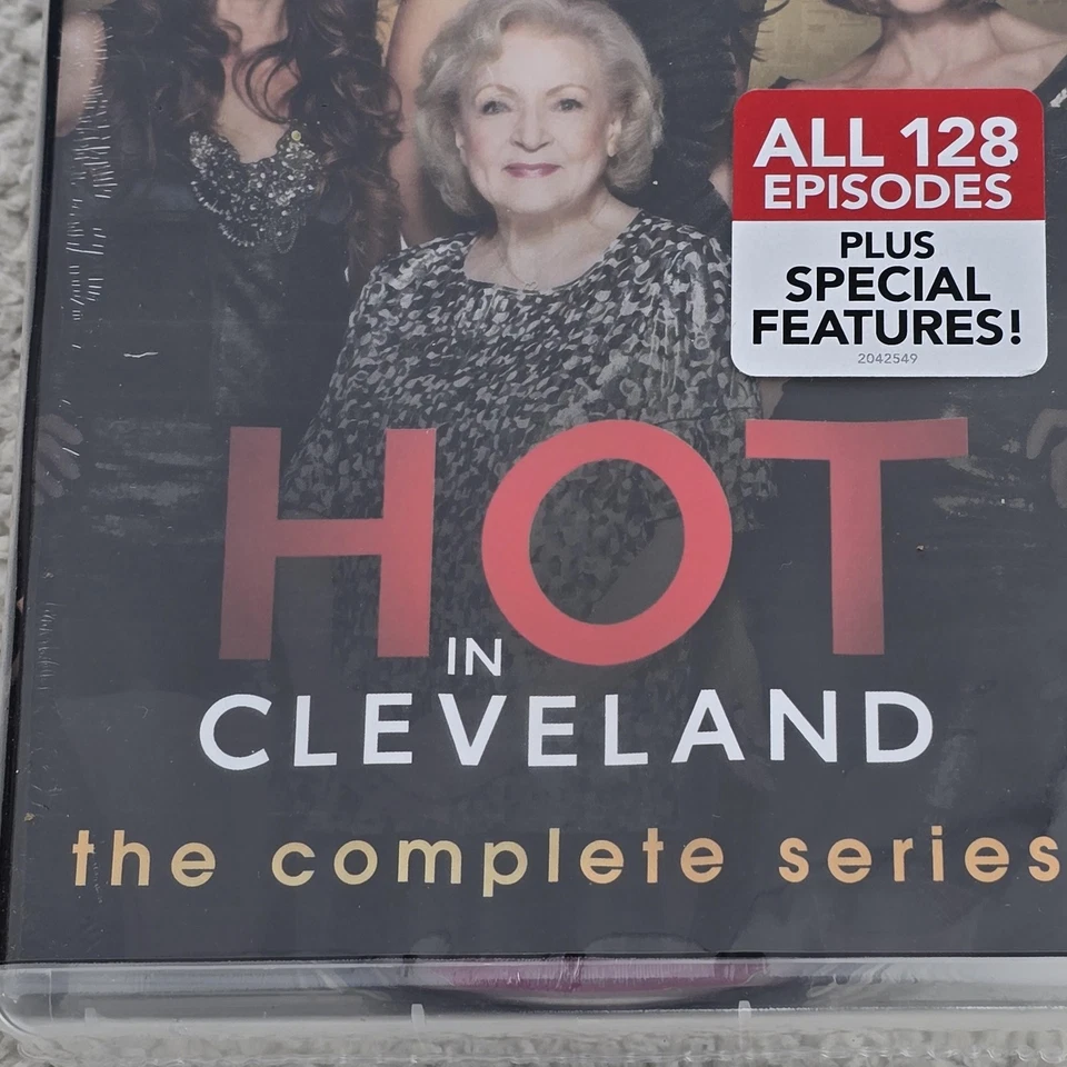Hot in Cleveland The Complete Series DVD Box Set All 128 Episodes Sealed TV Land - Image 3 of 4