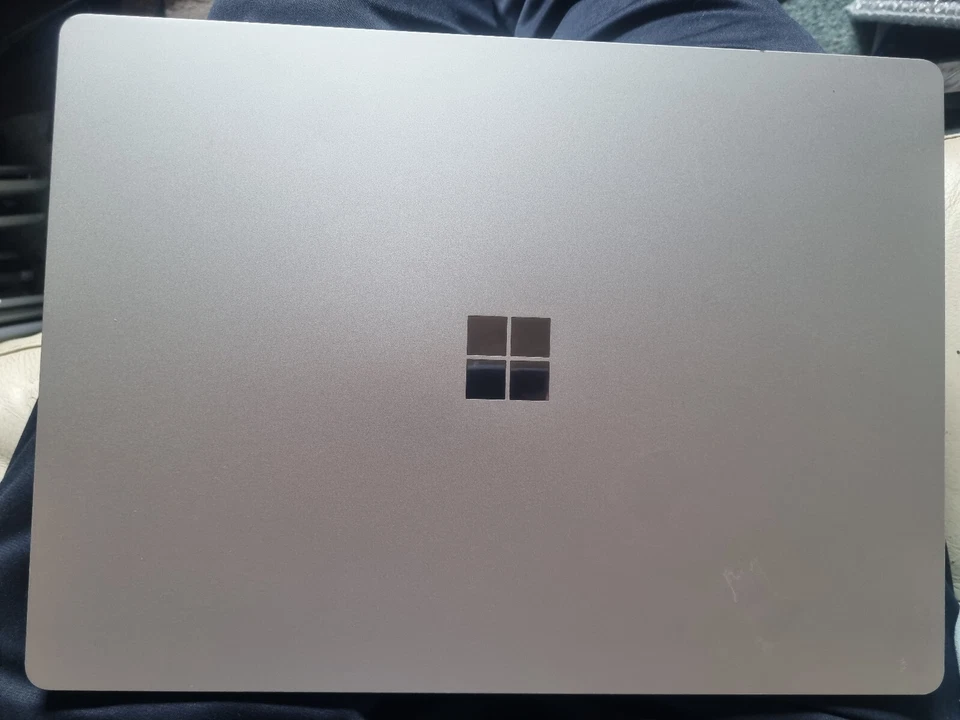 Microsoft Surface Laptop 1868 Core i5 1035G7 10TH Gen. 8GB RAM 256GB SSD Win11P - Image 2 of 3