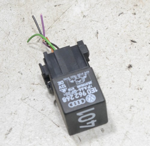 VW Golf 4 IV Cabrio 1E Bj 1999 Relais 401 Tür Entriegelung 1E0962268 #F510
