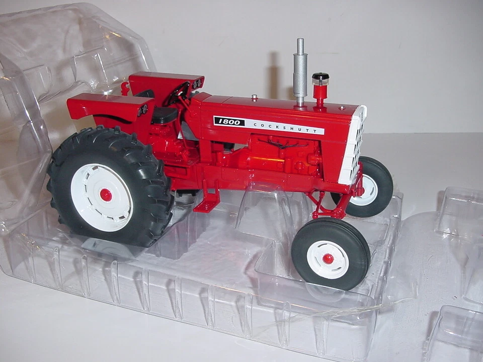 1/16 Cockshutt 1800 Wide Front Tractor NIB! 2015 WNAX 93 Years of Broadcasting! - Image 4 of 4