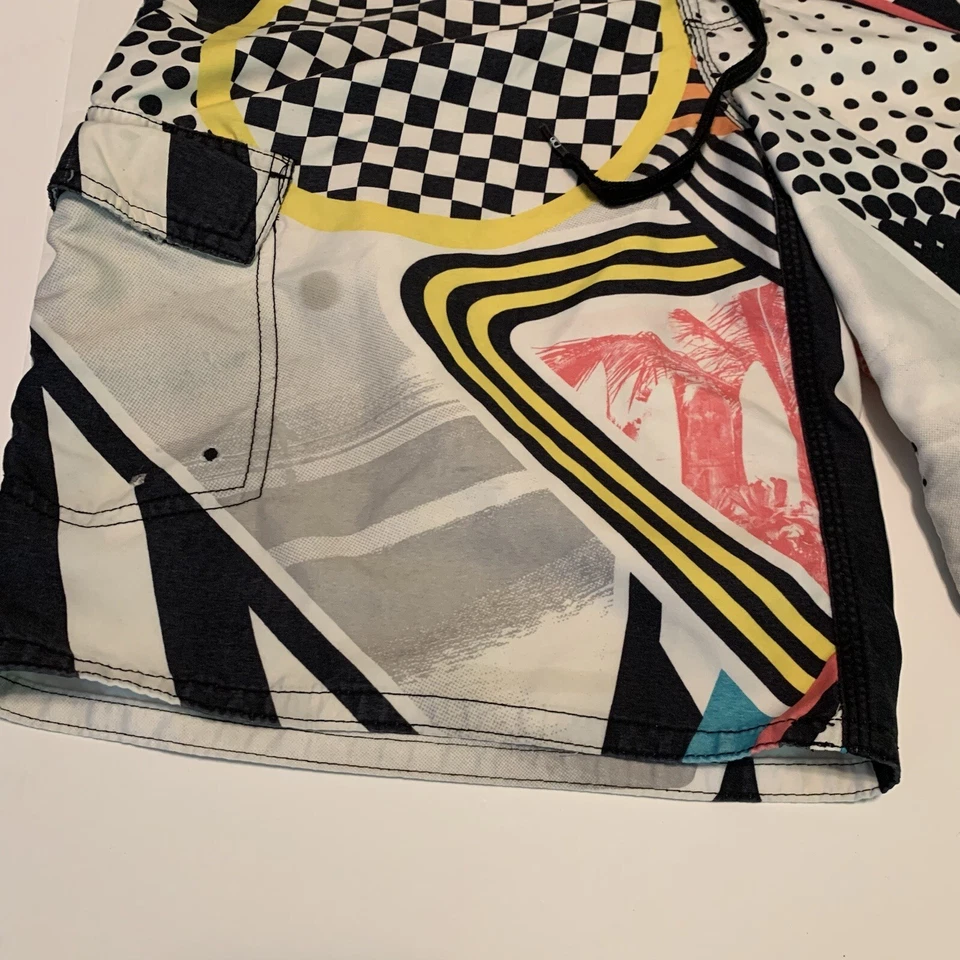 Pantalones cortos de tabla pequeños Ocean Pacific coloridos Aloha sin forro para hombre Foto 3 de 4