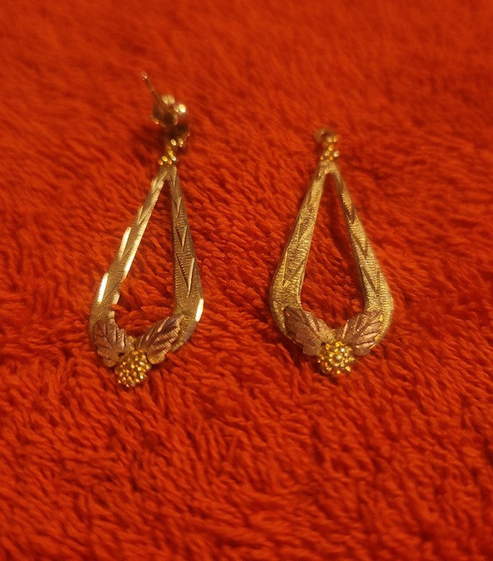 10k Solid Yellow Gold Dangle Earrings *DAMAGED-One Needs Minor Repair -See Pics