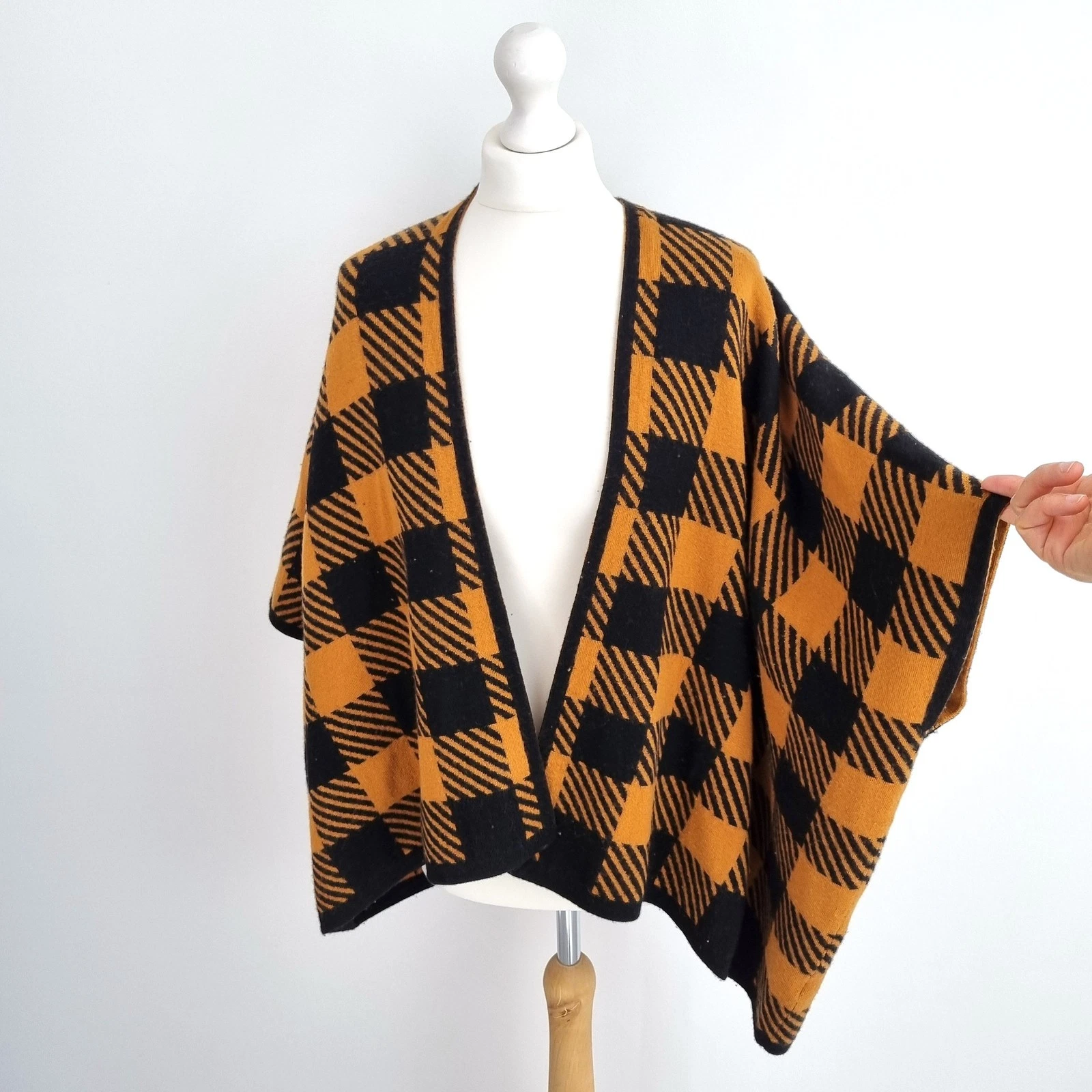 100% Merino Wool Poncho Cape Women One Size Luxury Madeleine Thompson Cardigan